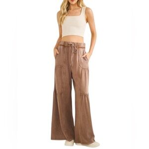 🆕Sage & Fig Everyday Bohemian Tiered Wide-Leg Tan Pants M🆕